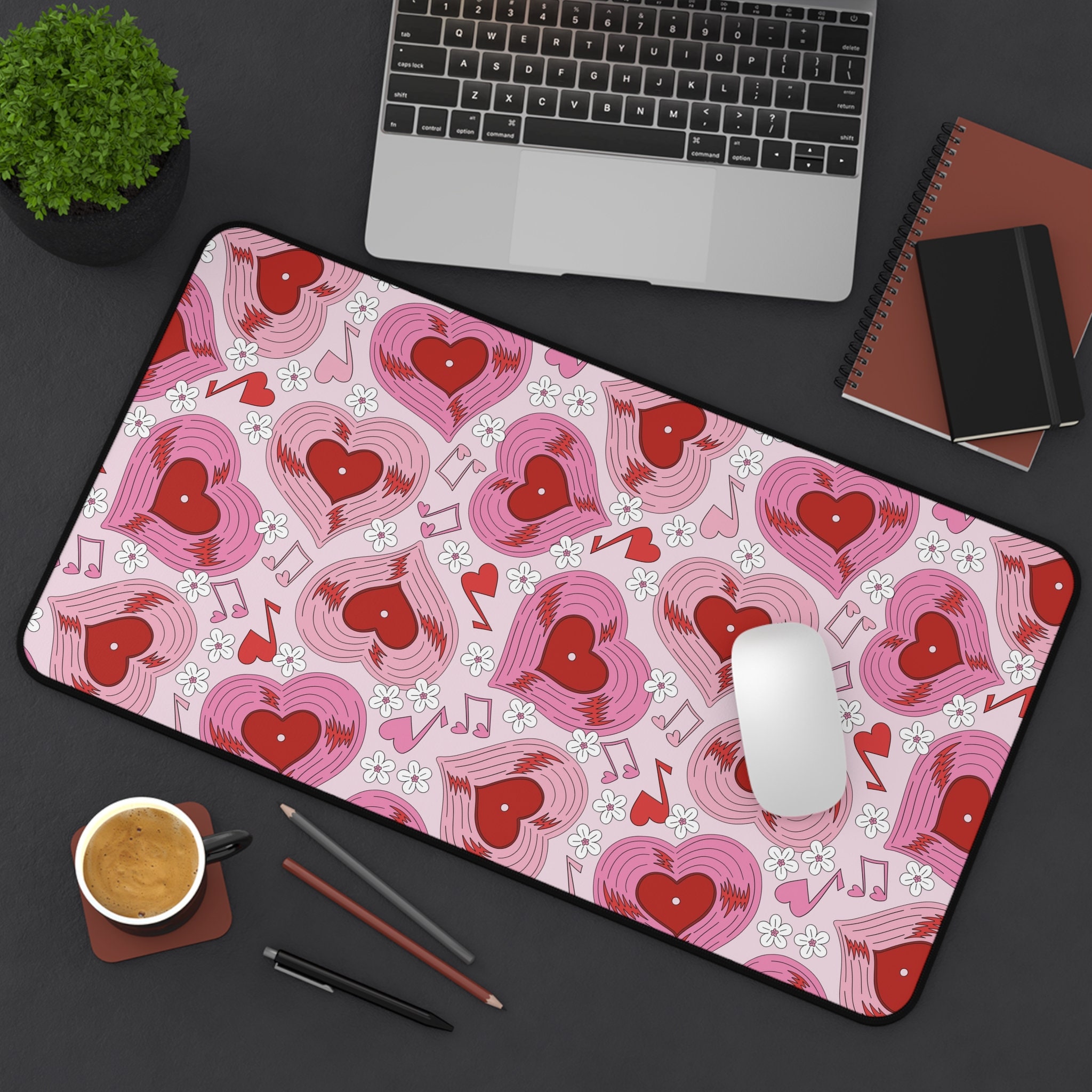 Heart-shaped Vinyl Record Desk - Office Tech Gifts 评论和价格