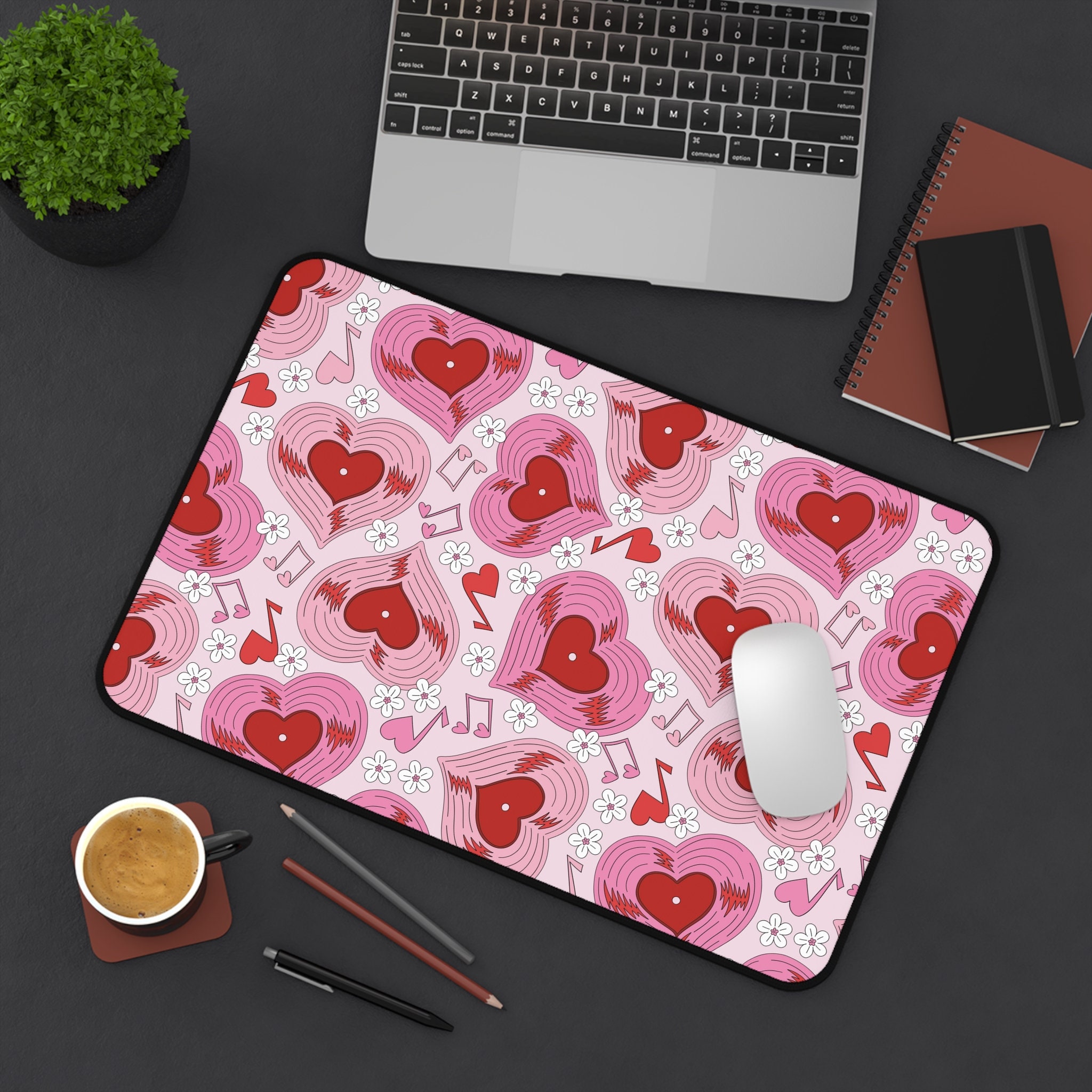 Heart-shaped Vinyl Record Desk - Office Tech Gifts 评论和价格